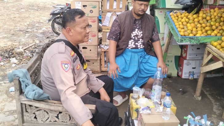 Jalin Silaturahmi Bhabinkamtibmas Desa Sukamantri sambangi Ketua DKM