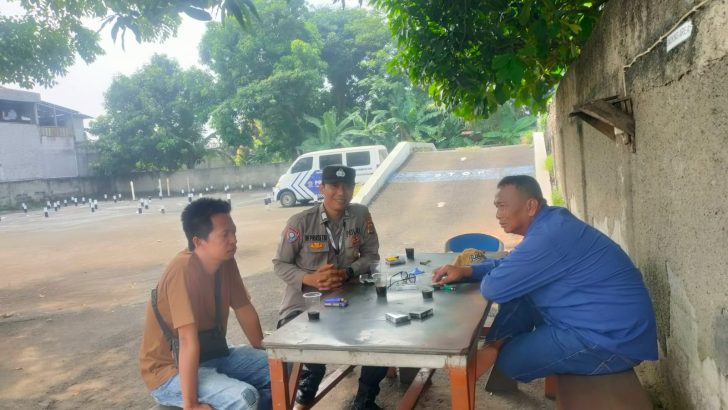 Bhabinkamtibmas Polsek Rajeg memberikan Pesan Edukasi kepada Masyarakat