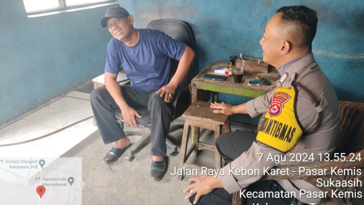 Sampaikan Pesan Kamtibmas, Bripka Landung Setyawan Bhabinkamtibmas Polsek Pasar Kemis Sambangi Warga