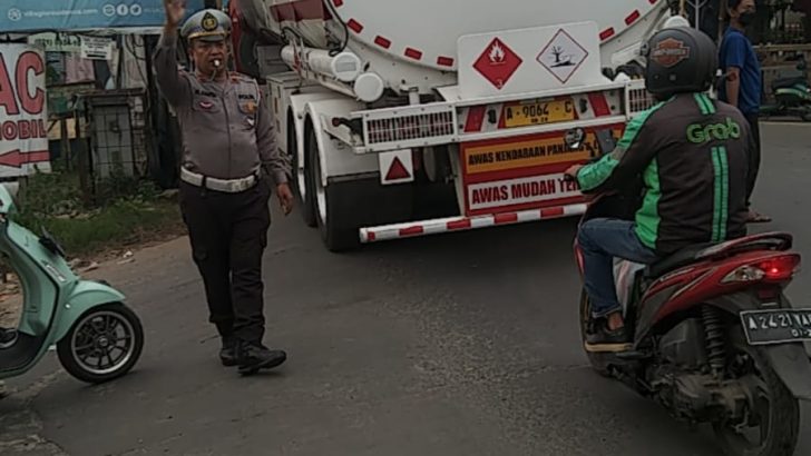 Kanit lantas Polsek Pasar Kemis Laksanakan Kegiatan Gatur Lalin Protap Sore Hari