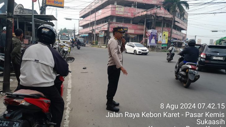 Untuk Kelancatan Arus Lalin, Kanit Samapta Polsek Pasar Kemis Gatur Lalin Pagi Hari