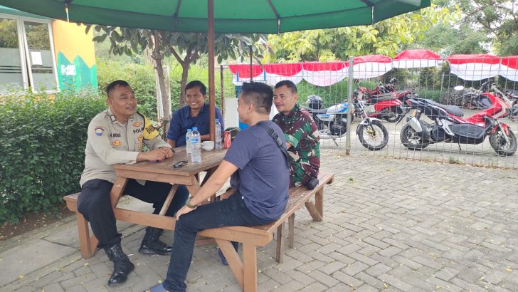 Bhabinkamtibmas Kalurahan Sindang Sari Sambangi Kolam Renang Batavia Water Plash