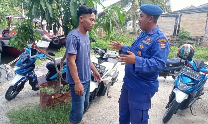 Bharaka Khairul Anwar melaksanakan patroli barcode moring Uun dan titi.