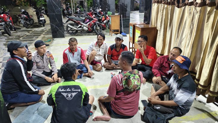 Personil Pospol Jayanti Polsek Cisoka Polresta Tangerang Giat Melaksanakan Sambang warga untuk Menjaga Ketertiban dan Keamanan di wilayah.