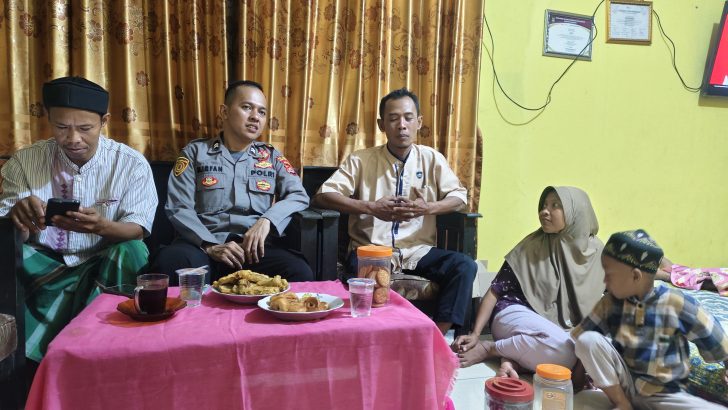 Personel Polsubsektor Jayanti Polsek Cisoka Polresta Tangerang Melakukan Giat Sambang DDS untuk Keamanan, Ketertiban, Lingkungan di Wilayahnya.