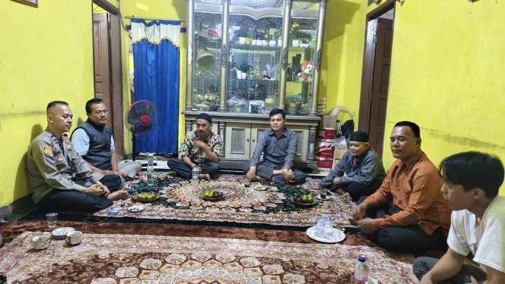 Anggota Polsubsektor Jayanti Polsek Cisoka Polresta Tangerang Melakukan kegiatan Sambang DDS untuk Menjaga Ketertiban Dan Keamanan Lingkungan.