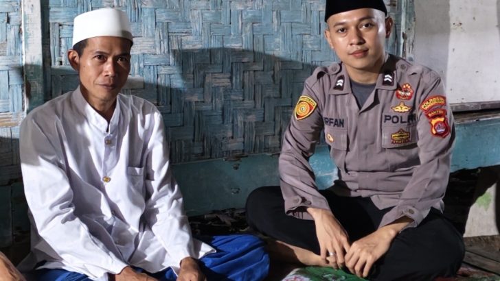 Anggota Polsubsektor Jayanti Polsek Cisoka Polresta Tangerang Giat Sambang DDS untuk Ketertiban di Lingkungan.