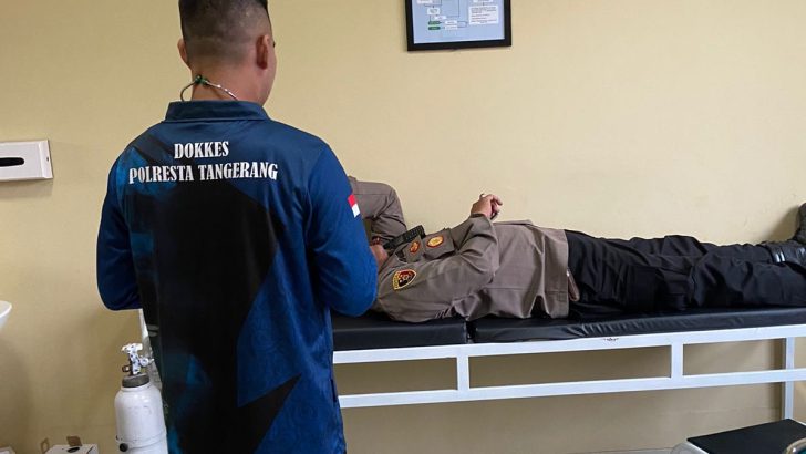 Pemberian Suntik Vitmain C Kepada Anggota Polrersta Tangerang Di Klinik Bhayangkara Polresta Tangerang