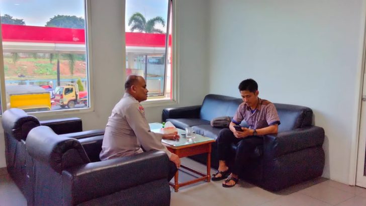 Ajak Jaga Kamtibmas, Satbinmas Sambang dan Sampaikan Imbauan Kamtibmas Kepada Warga Perum PWS Tigaraksa
