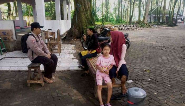 Sambang Patroli Tempat Wisata Solear, Satbinmas Himbau Para Pengunjung