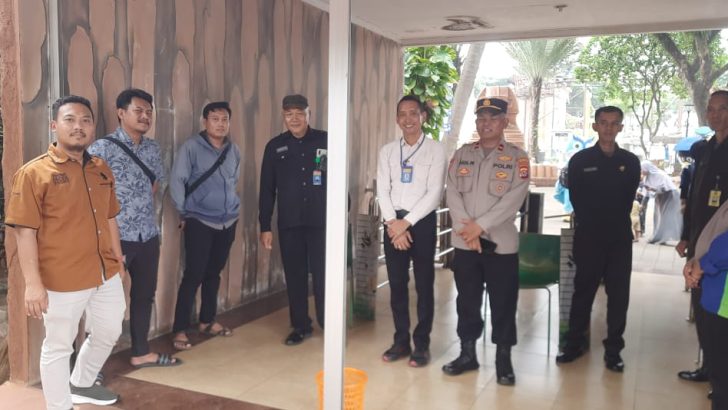 Anggota Satbinmas Sambang Tempat Wisata
