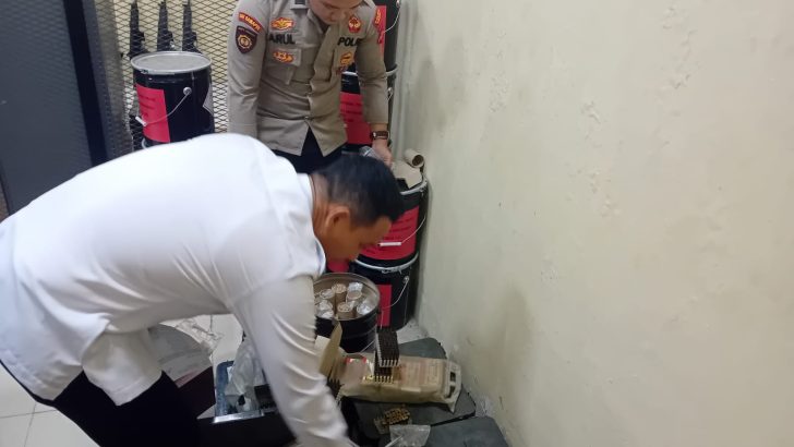 Anggota Baglog Melaksanakan Pengecekan Logistik Senpi Dinas