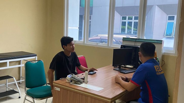 Pelayanan Kesehatan Sekaligus Pemberian Obat Di Klinik Bhayangkara Polresta Tangerang Kepada Anggota & Masyarakat Yang Berobat