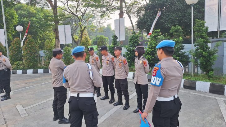 MENGAWALI TUGAS RUTIN, STAF SIKEU LAKSANAKAN APEL PAGI.
