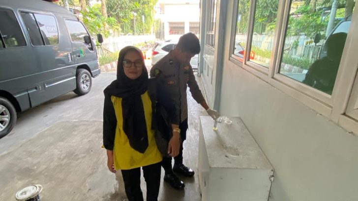 Siddokkes Polresta Tangerang Melakukan Pemeriksaan Tes Urin Kepada Masyarakat untuk Persyaratan kuliah