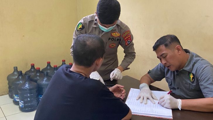 Siddokes Polresta Tangerang Melaksanakan Pengecekan Kesehatan Rutin Terhadap Tahanan di Polresta Tangerang
