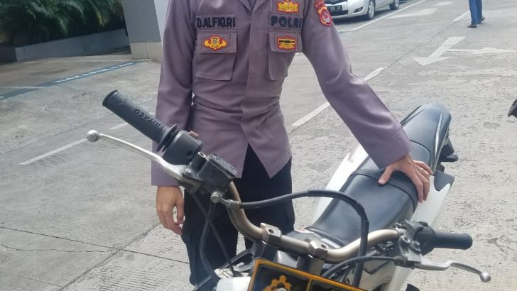 Baglog Polresta Tangerang Melaksanakan Pemeliharaan dan Perawatan Kendaraan Dinas Polresta Tangerang.