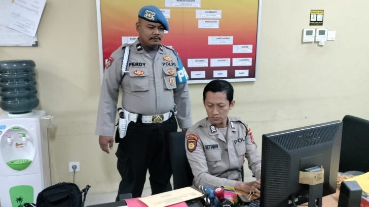 PENGECEKAN KEHADIRAN PERSONIL STAF SATSAMAPTA POLRESTA TANGERANG OLEH PIKET SIPROPAM POLRESTA TANGERANG