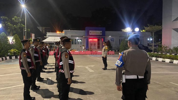 SIPROPAM MELAKSANAKAN PENGECEKAN APEL MALAM PIKET FUNGSI POLRESTA TANGERANG