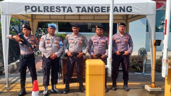 Pengecekan petugas penjagaan Mako Polresta Tangerang oleh Sipropam