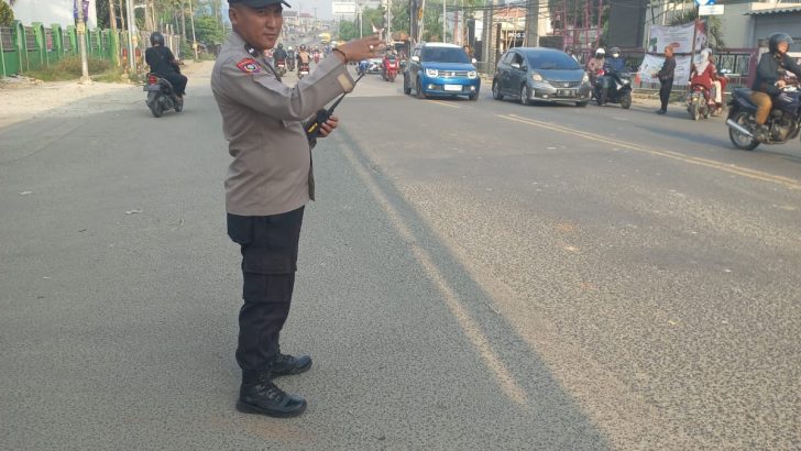 Bripka Guntur berikan  Pelayanan Masyarakat pada Protap Pagi di kawasan Balaraja