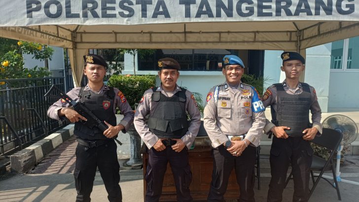 Pengecekan petugas penjagaan Mako Polresta Tangerang oleh Sipropam