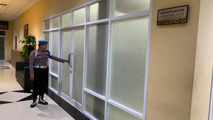 SITUASI RUANG KERJA WAKAPOLRESTA TANGERANG DICEK SIPROPAM
