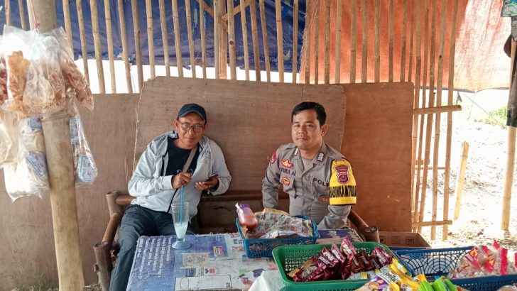 Bripka Yudi Apriyadi bhabinkamtibmas Desa Talagasari melaksanakan sambang dan menghimbau serta memberikan pesan pesan kamtibmas  kepada warga masyarakat Desa Talagasari