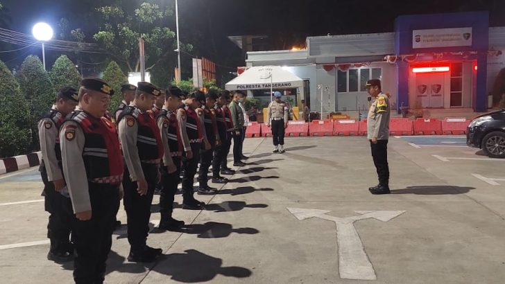 SIPROPAM MELAKSANAKAN PENGECEKAN APEL MALAM PIKET FUNGSI POLRESTA TANGERANG