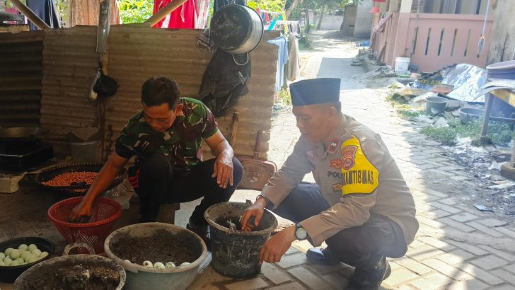 Bhabinkamtibmas Polsek Balaraja Aipda Rahmat Bersama Ketua RT Desa Kubang Bersama Ciptakan Kamtibmas di Wilayah