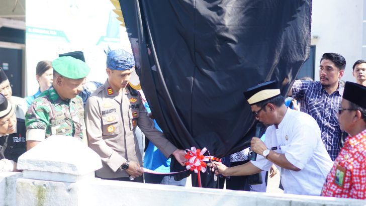 Kapolsek Panongan Bersama Muspika Resmikan Tugu Burung Garuda Dalam Rangka Pengembangan Kampung Moderasi Beragama
