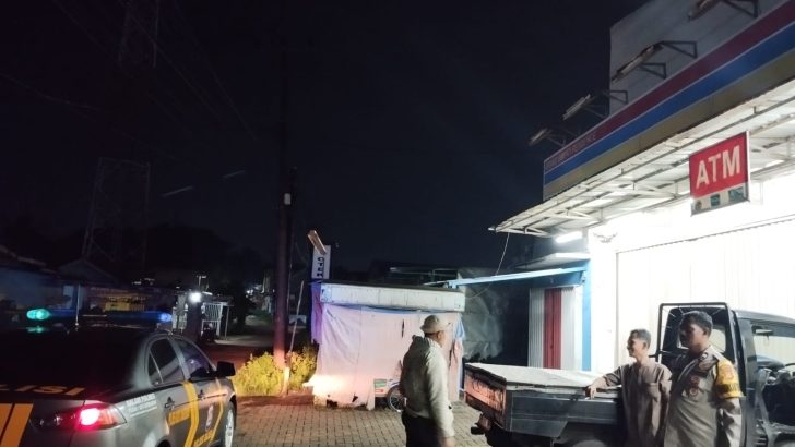 Piket fungsi Polsek Rajeg laksanakan giat Patroli mobile malam hari di Wilayah Hukum Polsek Rajeg Polresta Tangerang, Senin (30/09/2024).dini hari