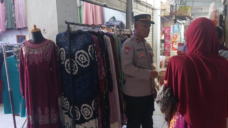 Patroli Dialogis, PS. Kanit Binkamsa Satbinmas Polresta Tangerang Sampaikan Himbauan ke Pedagang Pasar