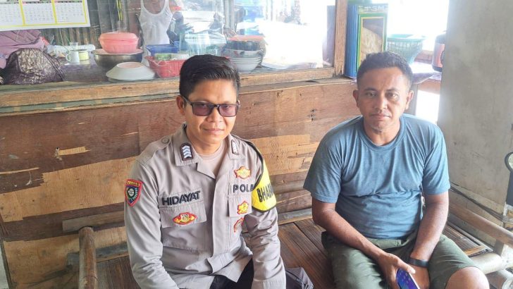 Bhabinkamtibmas Polsek Mauk Brigadir Hidayatullah melaksanakan giat sambang