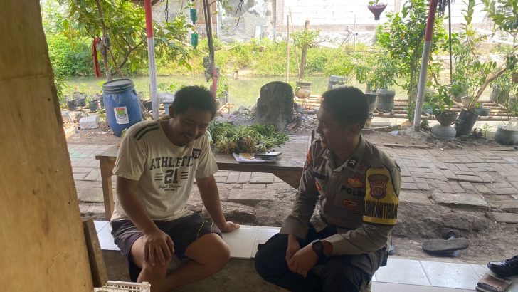 Briptu Nandar Bhabinkamtibmas Desa Tegal Kunir Kidul Sampaikan Pesan-pesan Kamtibmas kepada Masyarakat