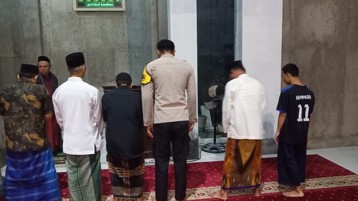 Program Subuh Keliling Bripka Abdul Gofar Laksanakan Sholat Subuh Berjamaah di Masjid Baiturrahman