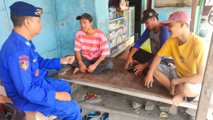 Melaksanakan kegiatan program unggulan Kapolda Banten Polisi peduli Pengangguran di kronjo