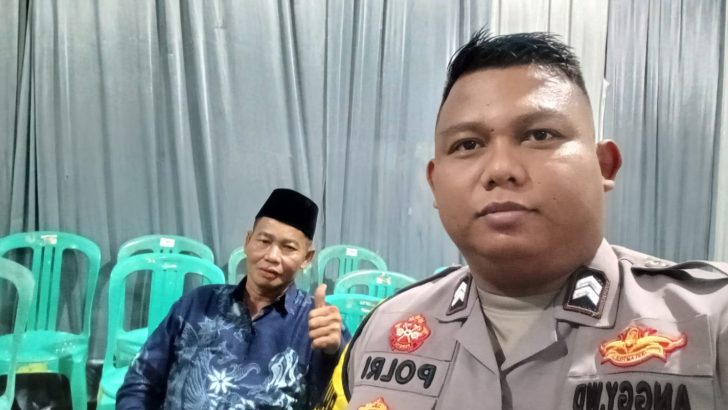 Tetap Jaga Keamanan Di Wilayahnya, Anggota Bhabinkamtibmas Polsek Cisoka Polresta Tangerang laksanakan Program Sambang Polisi RW Di Desanya.