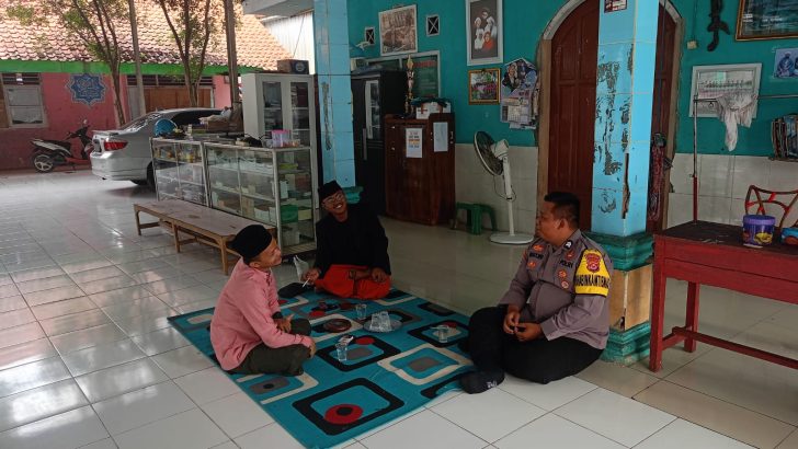 Kegiatan sambang Polisi RW merupakan bagian rutin dari tugas pokok Bhabinkamtibmas dalam rangka meningkatkan partisipasi masyarakat terhadap kamtibmas