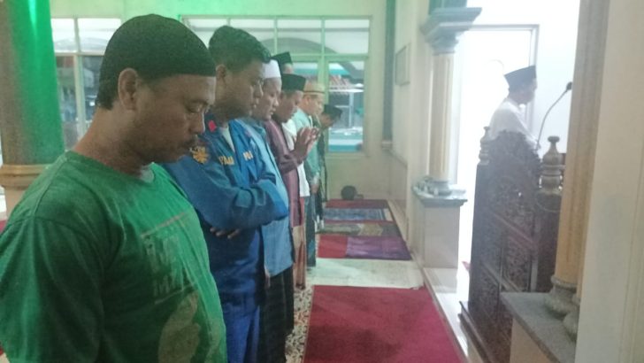 Personil satpolairud melaksanakan kegiatan subuh keliling