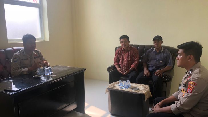 Bripka Dwi dan Briptu Angga lakukan giat Patroli Dialogis demi menjaga Harkamtibmas di Desa Jengkol