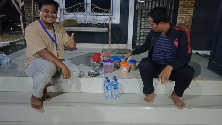 Aipda Sukarna kunjungi Tokoh Pemuda Desa Cibetok guna menjalin Tali Silaturahmi dengan para pemuda.