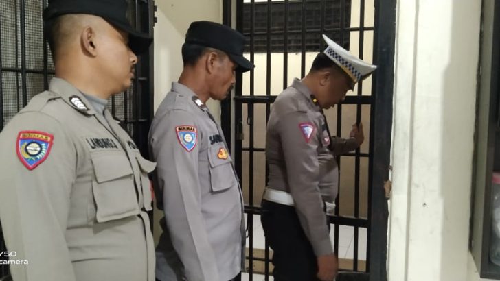 Ipda M. Arifin Pawas Polsek Pasar Kemis dan Piket Fungsi Cek Tahanan
