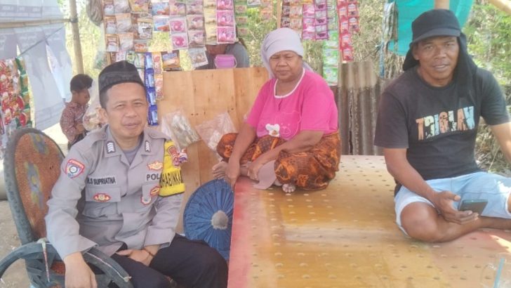 Bhabinkamtibmas Bripka H. Ahmad Sibli Supriatna Temui warga di warung, Sampaikan pesan Kamtibmas