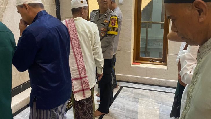 Melalui Shalat Subuh Berjamaah, Bhabinkamtibmas Berikan Pesan Kamtibmas