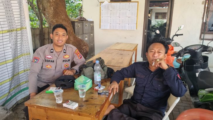 Bhabinkamtibmas Briptu Muzofar Zam Zami Sambang Ke Kantor Desa Sindang Asih