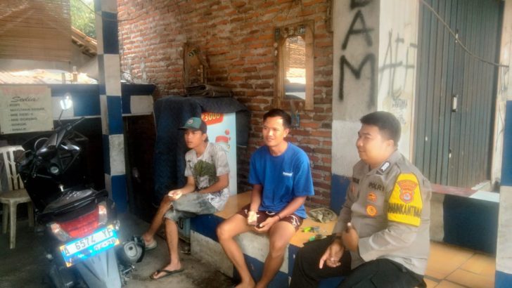 Anggota Bhabinkamtibmas Polsek Cisoka Lakukan Sambang Sebagai Upaya Menjaga Kamtibmas .