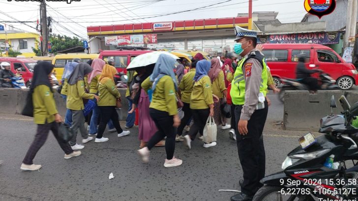 Polsek Cikupa Tingkatkan Ketertiban Lalu Lintas Saat Jam Pulang Kerja