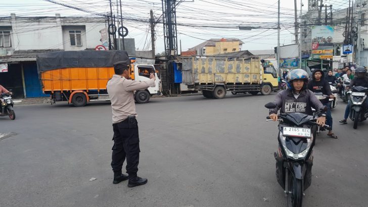 Strong Poin, Kanit Samapta Polsek Pasar Kemis Polresta Tangerang Laksanakan Gatur Lalin Pagi Hari