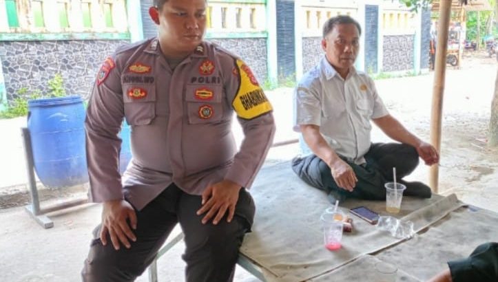 Anggota Bhabinkamtibmas Polsek Cisoka Lakukan Sambang Sebagai Upaya Menjaga Kamtibmas .